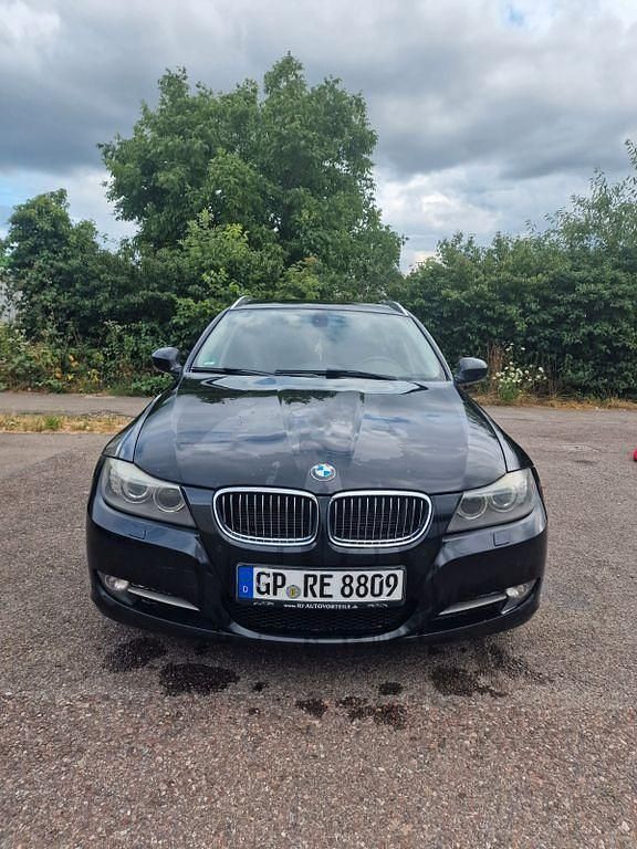 Schwarz Gebraucht 2010 BMW 320 Sport Line Kombi | 5.399 € (Fairer Preis) - Bild 1/4