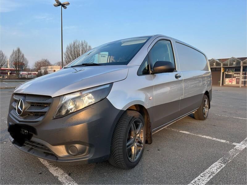 Silber Gebraucht 2019 Mercedes Vito Van / Kleinbus | 18.500 € - Bild 1/4