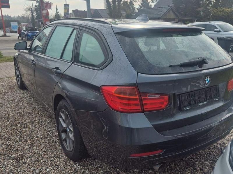 Gebraucht BMW 318 143 PS (105 kW) 2014 Grau Kombi