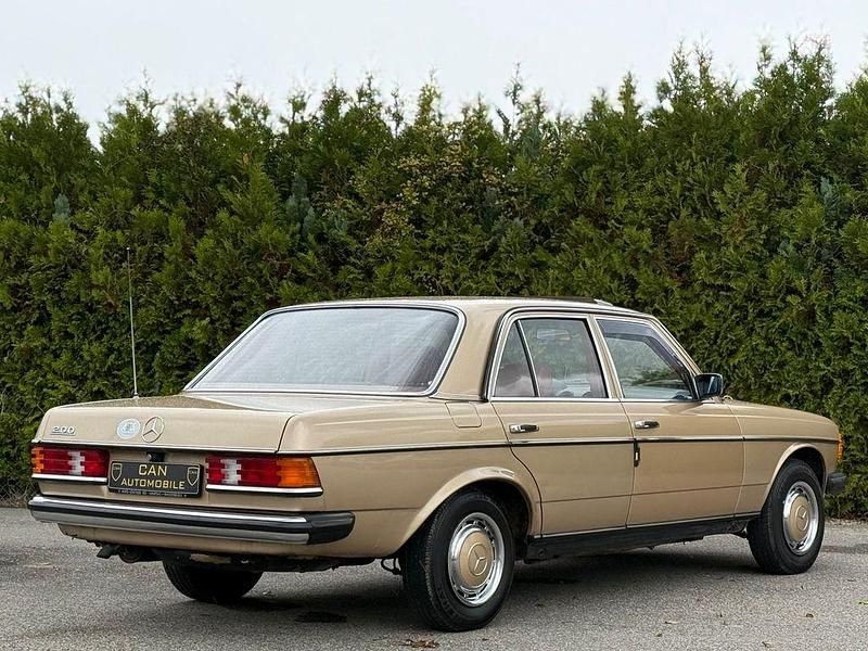Gebraucht Mercedes 200 109 PS (80 kW) 1982 Beige Limousine