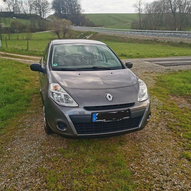 Grau Gebraucht 2012 Renault Clio IV Limousine | 3.500 € (Guter Preis) - Bild 1/4