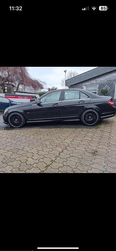 Schwarz Gebraucht 2008 Mercedes C320 AMG line Limousine | 6.000 € (Fairer Preis) - Bild 1/4