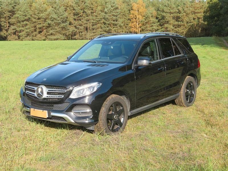Schwarz Gebraucht 2018 Mercedes GLE250 SUV | 31.299 € (Fairer Preis) - Bild 1/4