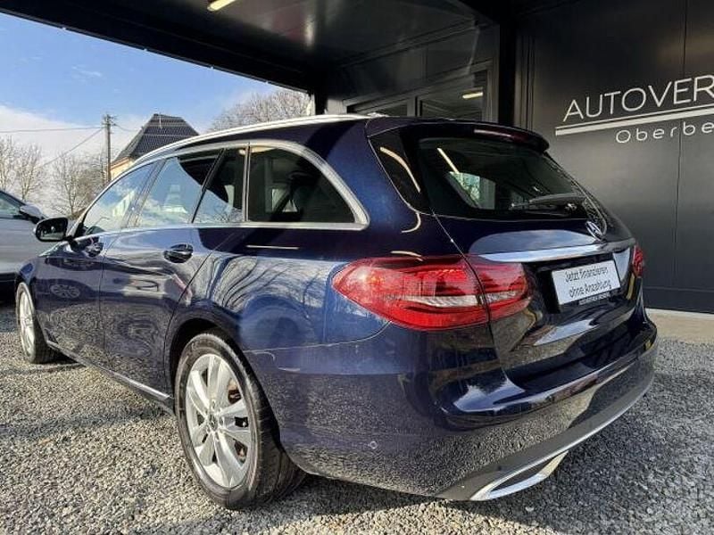 Gebraucht Mercedes C220 194 PS (142 kW) 2019 Blau Limousine