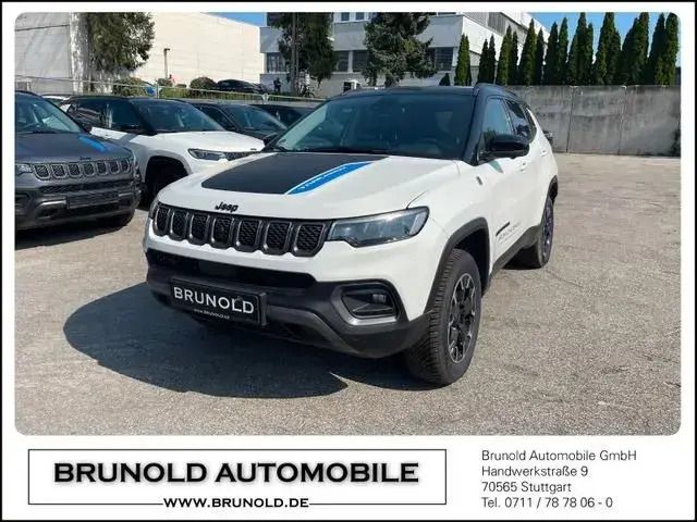 Alpine white (vr296) Gebraucht 2023 Jeep Compass Trailhawk SUV | 34.900 € (Teuer) - Bild 1/4