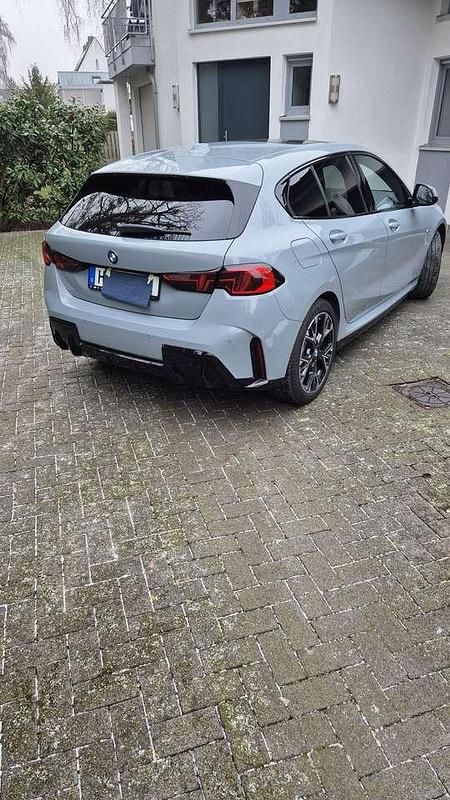 Gebraucht BMW 116 122 PS (89 kW) 2025 Grau Kleinwagen