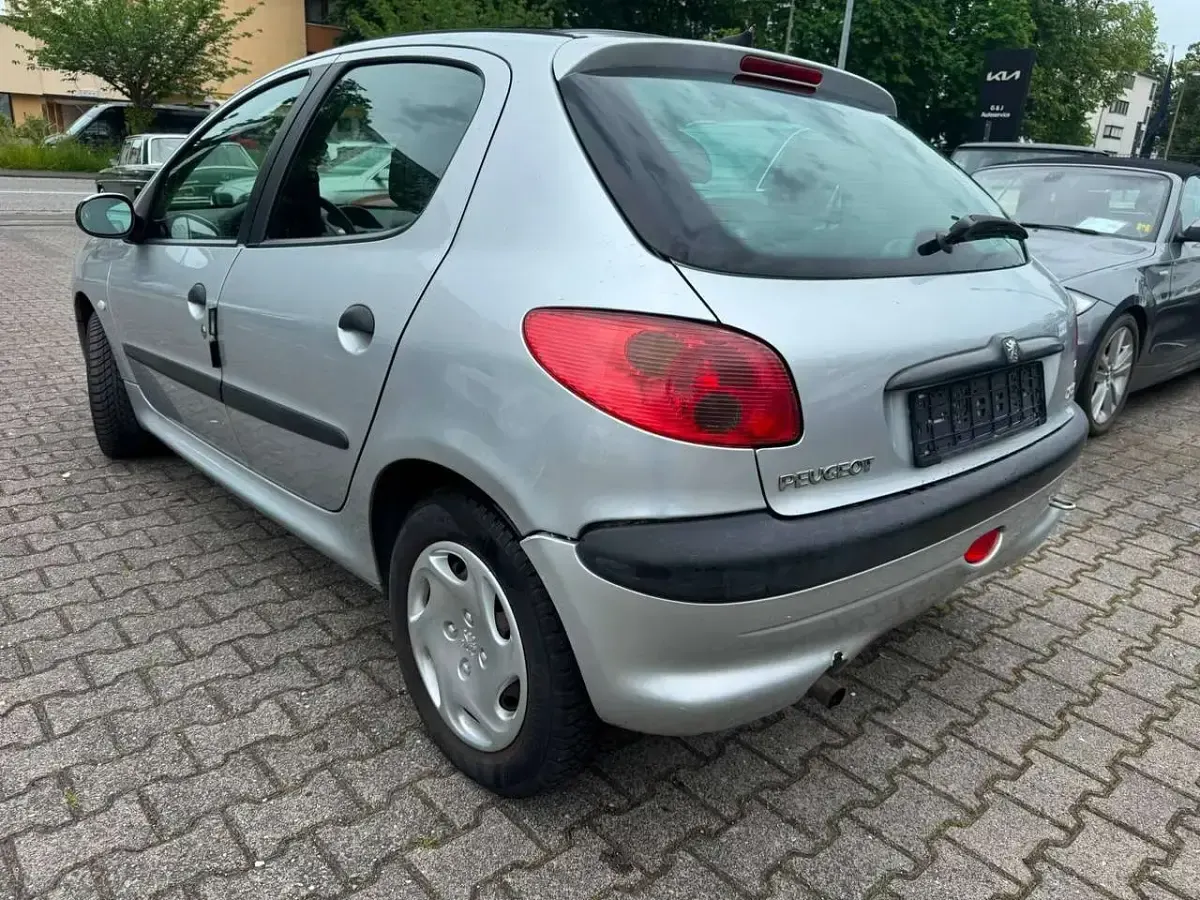 Gebraucht Peugeot 206 Premium 109 PS (80 kW) 2002 Grau Limousine