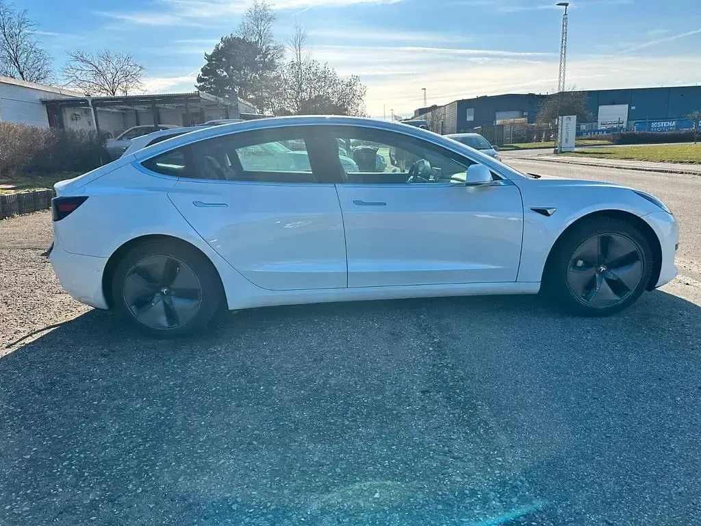 Gebraucht Tesla Model 3 Standard Range Plus 239 kW (325 PS) 2020 Weiß Limousine