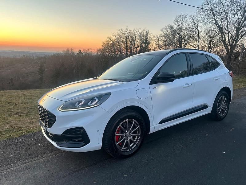 Gebraucht Ford Kuga 224 PS (164 kW) 2021 Weiß SUV