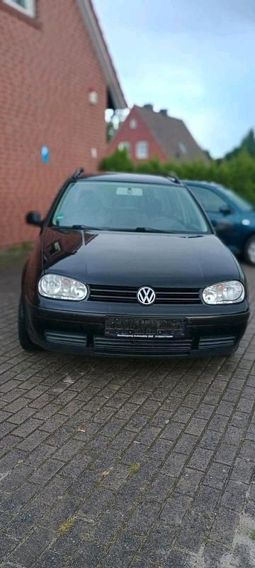 Schwarz Gebraucht 2000 VW Golf IV Kombi | 800 € (Guter Preis) - Bild 1/4