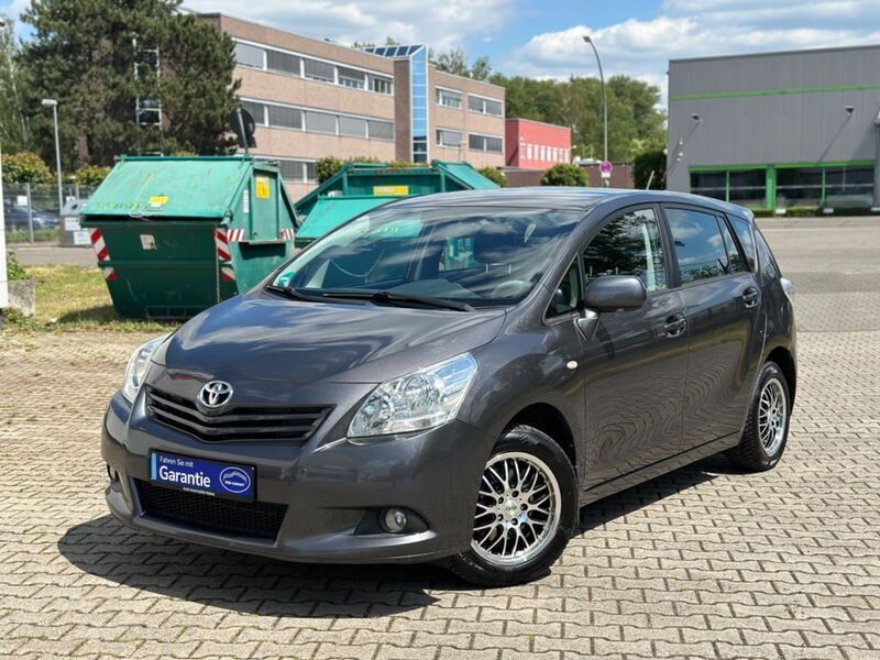 Grau Gebraucht 2010 Toyota Verso Life Van / Kleinbus | 6.490 € (Fairer Preis) - Bild 1/4