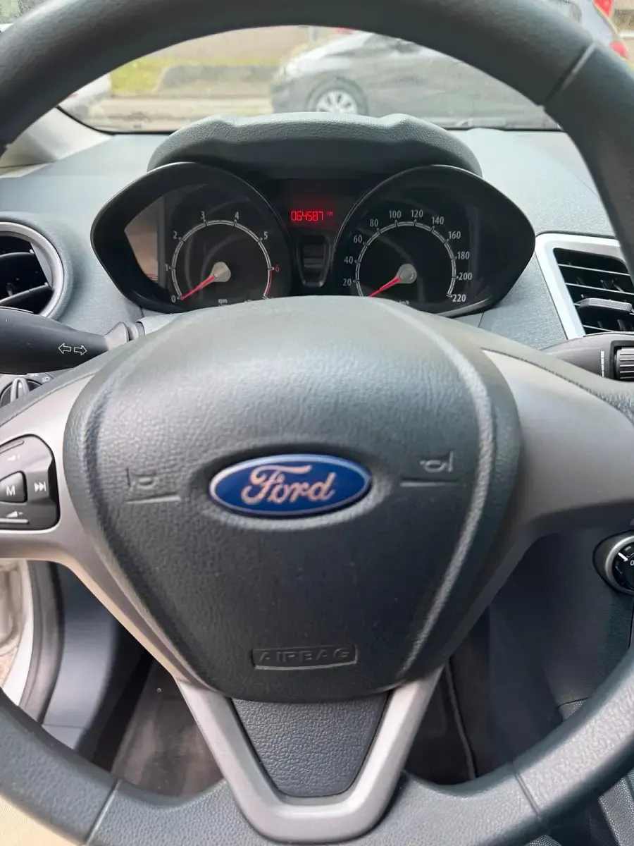 Gebraucht Ford Fiesta 60 PS (44 kW) 2010 Silber Kleinwagen