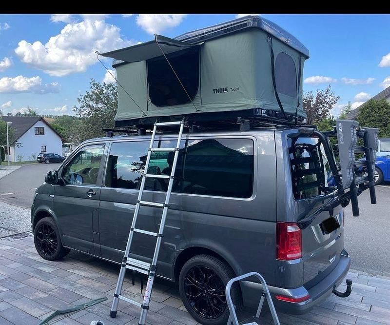 Grau Gebraucht 2018 VW Multivan Van | 41.000 € (Teuer) - Bild 1/4