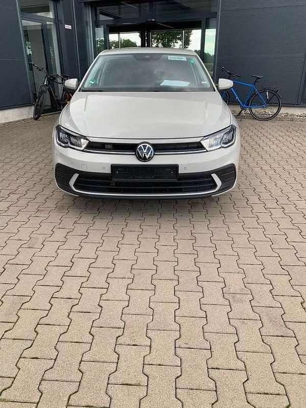 Grau Gebraucht 2024 VW Polo Move Kleinwagen | 16.990 € (Guter Preis) - Bild 1/4