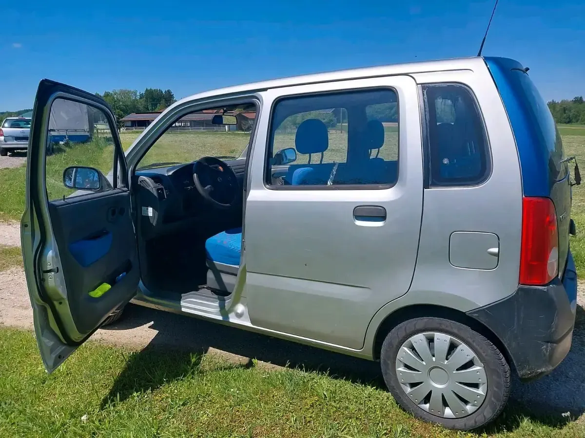 Gebraucht Opel Agila 58 PS (42 kW) 2000 Silber Van / Kleinbus