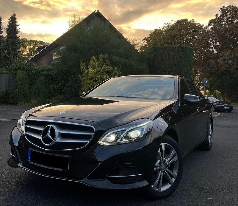 Schwarz Gebraucht 2015 Mercedes E220 Avantgarde Limousine | 17.300 € (Fairer Preis) - Bild 1/4