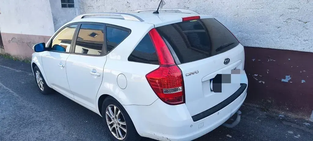 Gebraucht Kia Ceed Sportswagon Vision 126 PS (92 kW) 2010 Weiß Kombi