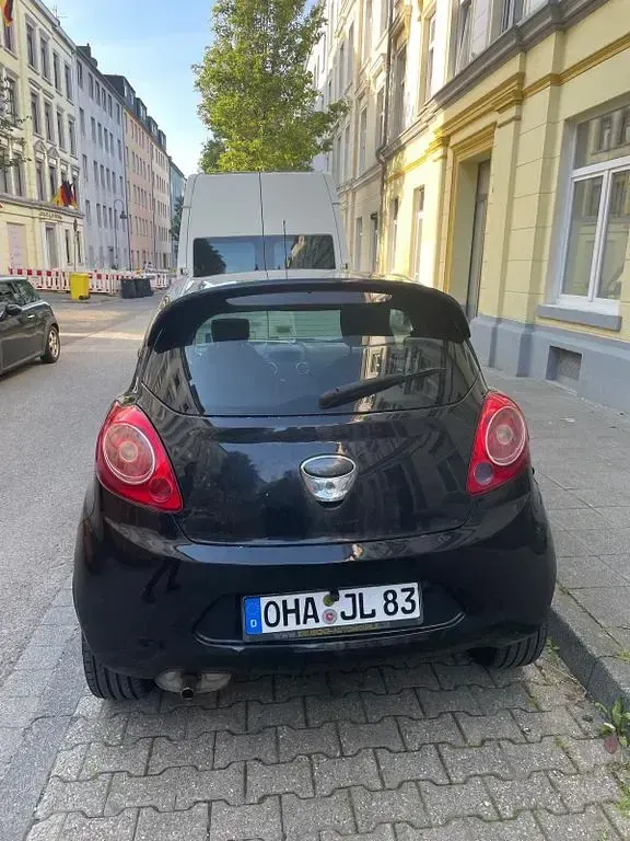 Gebraucht Ford Ka Ambiente 69 PS (50 kW) 2012 Schwarz Kleinwagen