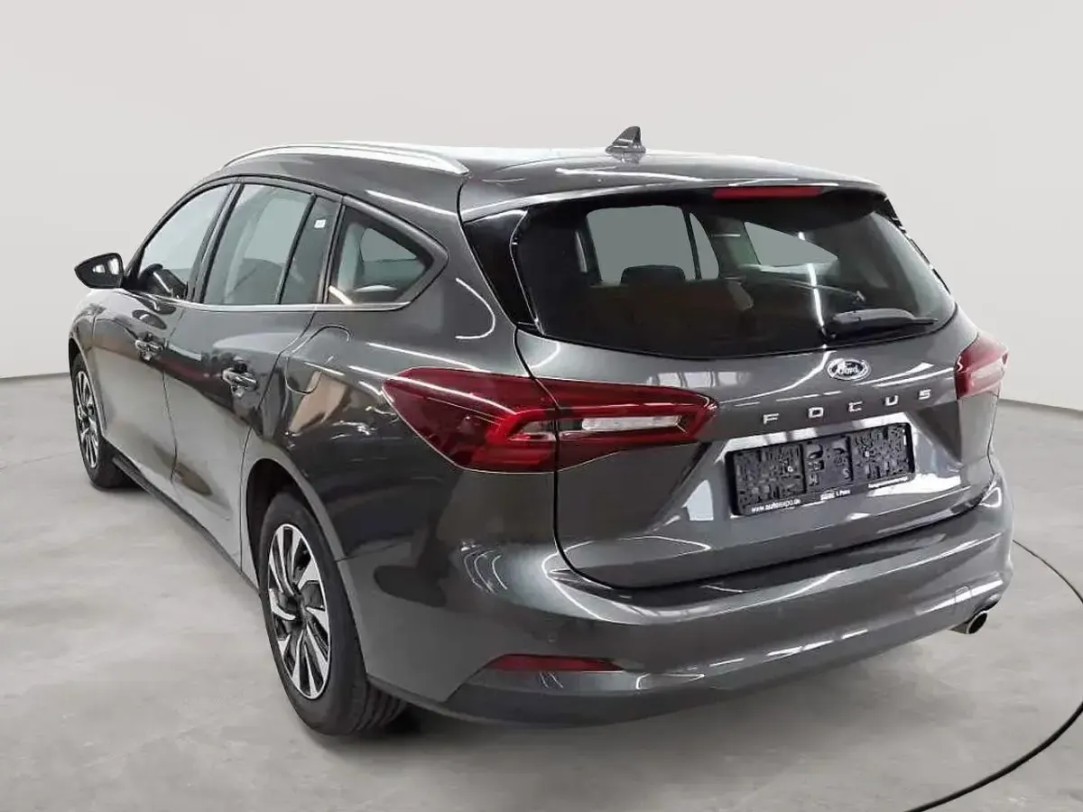 Gebraucht Ford Focus Titanium 120 PS (88 kW) 2022 Grau Kombi