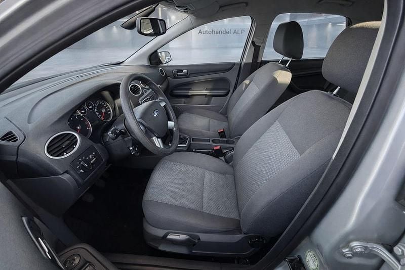 Second-hand Ford Focus Fun X 101 CP (74 kW) 2007 Argintiu Berlinǎ