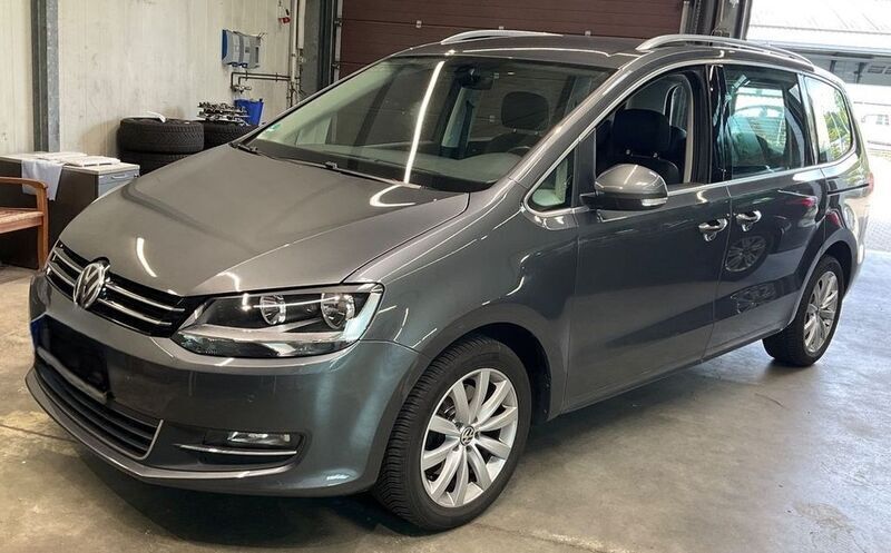 Grau Gebraucht 2018 VW Sharan Highline Van / Kleinbus | 20.700 € (Superpreis) - Bild 1/1