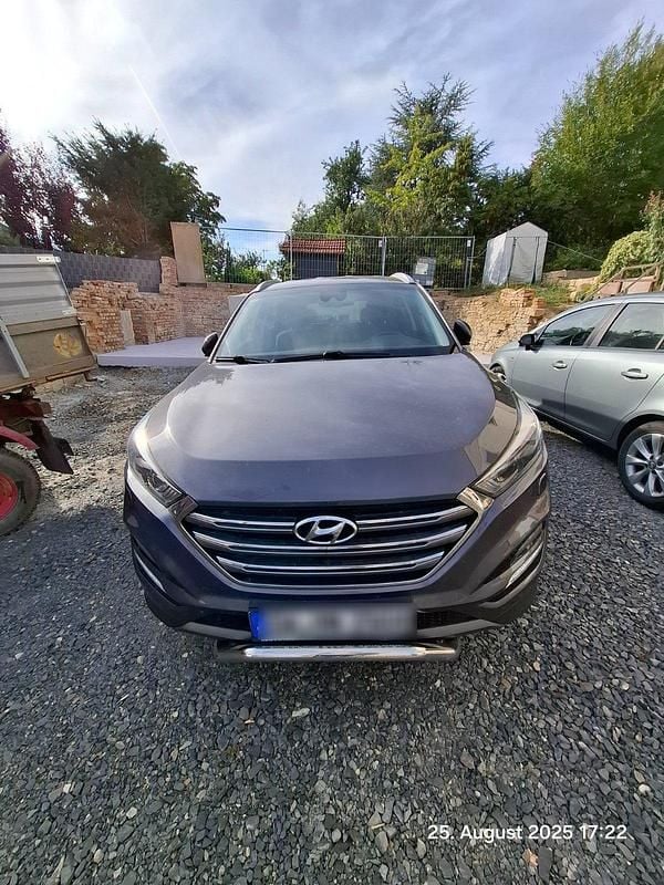 Grau Gebraucht 2015 Hyundai Tucson Premium SUV | 15.200 € (Fairer Preis) - Bild 1/4