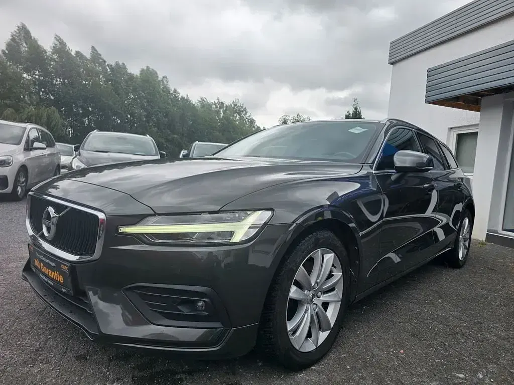 Gebraucht Volvo V60 Momentum 197 PS (144 kW) 2021 Grau Kombi