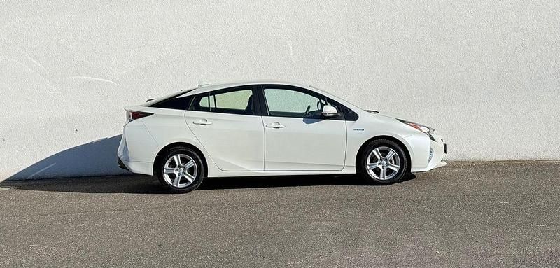 Gebraucht Toyota Prius Executive 98 PS (72 kW) 2016 Weiß Limousine