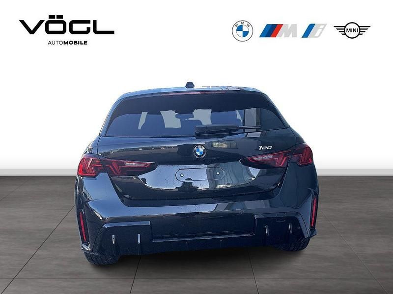 Ny BMW 120 170 HK (125 kW) 2026 Sort Hatchback