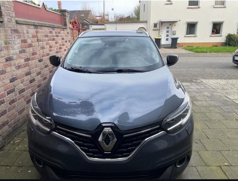Grau Gebraucht 2015 Renault Kadjar Bose Edition SUV | 8.800 € (Superpreis) - Bild 1/4