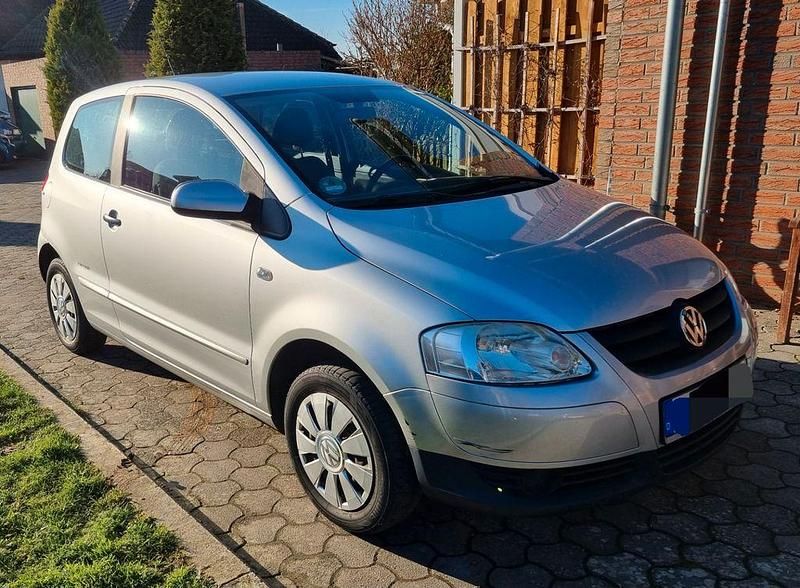 Usado VW Fox Refresh 54 HP (39 kW) 2010 Prateado Citadino