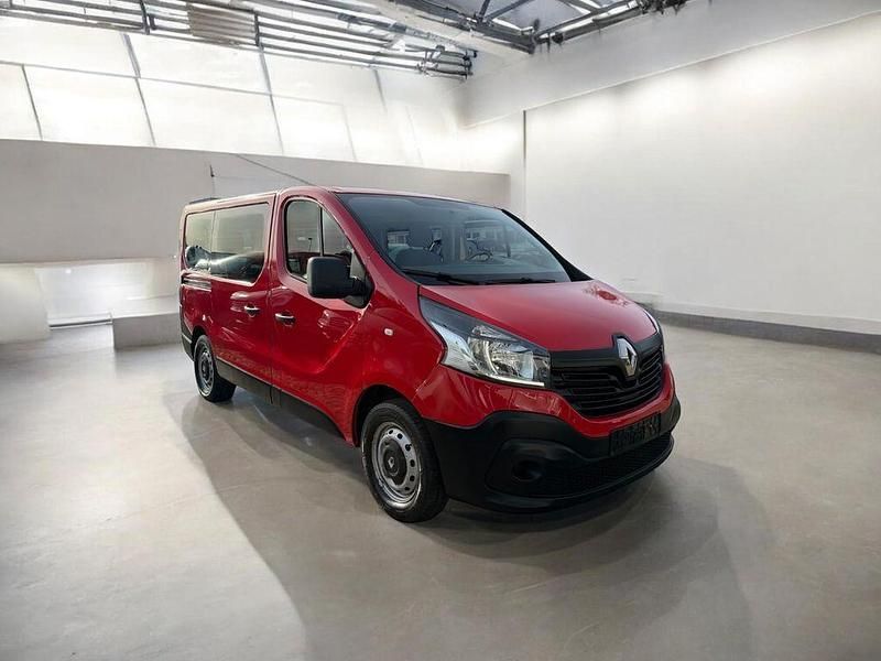 Gebraucht Renault Trafic 95 PS (69 kW) 2016 Rot Van / Kleinbus