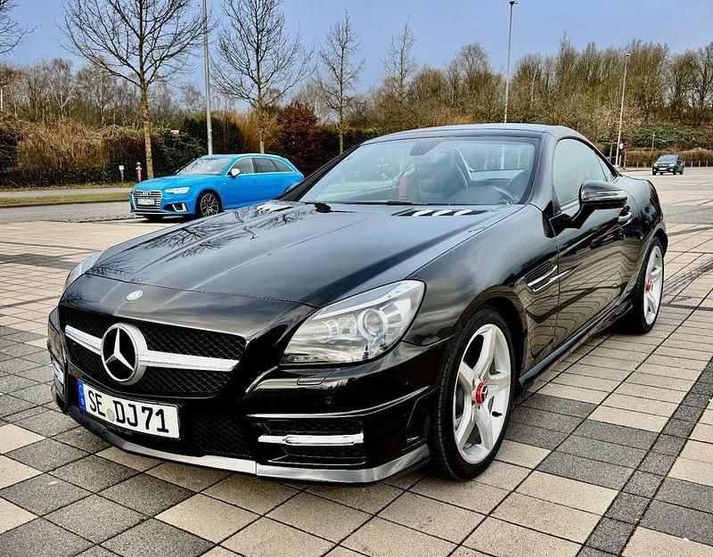 Schwarz Gebraucht 2011 Mercedes SLK250 Cabrio | 21.300 € (Fairer Preis) - Bild 1/4
