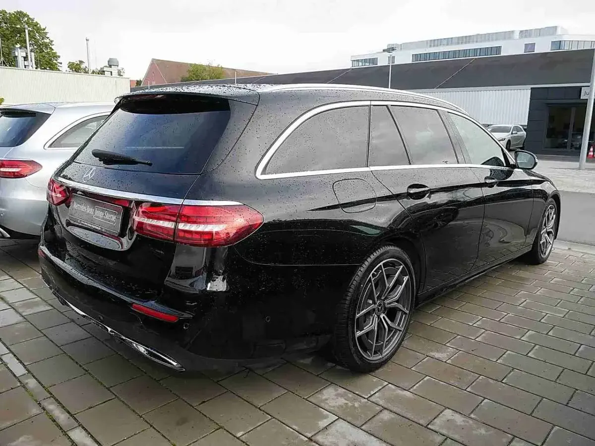 Gebraucht Mercedes E200 AMG 197 PS (144 kW) 2023 Unilack schwarz Kombi