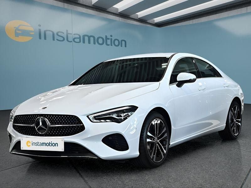 Weiß Gebraucht 2024 Mercedes CLA180 Limousine | 31.899 € (Fairer Preis) - Bild 1/4