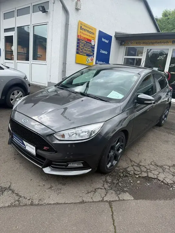 Gebraucht Ford Focus ST 250 PS (183 kW) 2017 Grau Limousine