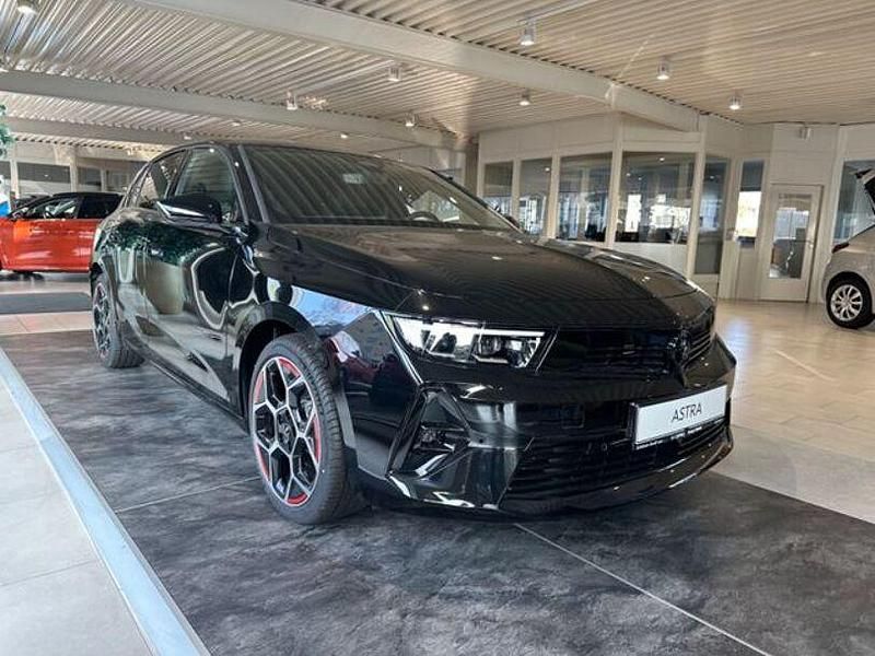 Schwarz Gebraucht 2023 Opel Astra GS Line Limousine | 26.400 € (Teuer) - Bild 1/4