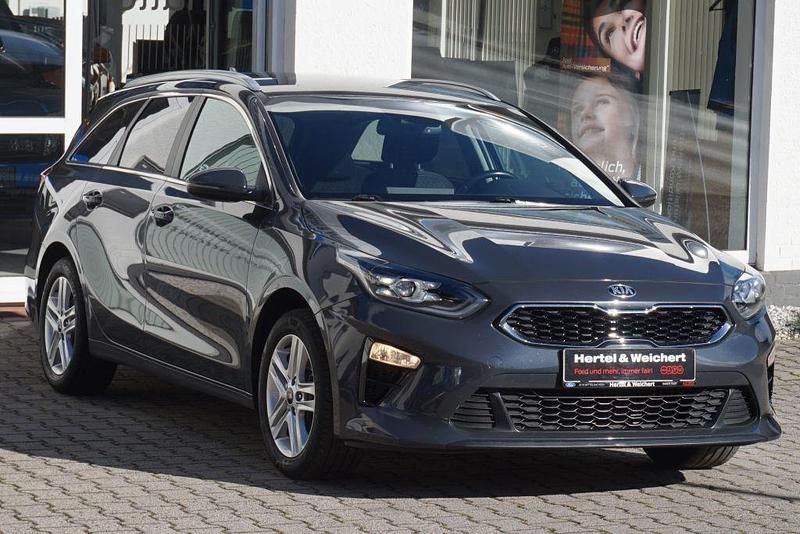Grau Gebraucht 2020 Kia Ceed Sportswagon Vision Kombi | 14.690 € (Guter Preis) - Bild 1/4