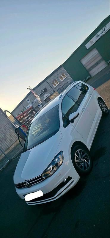 Gebraucht VW Touran 150 PS (110 kW) 2016 Weiß Van / Kleinbus