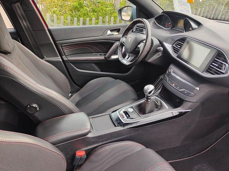 Gebraucht Peugeot 308 GT-line 131 PS (96 kW) 2017 Rot Limousine