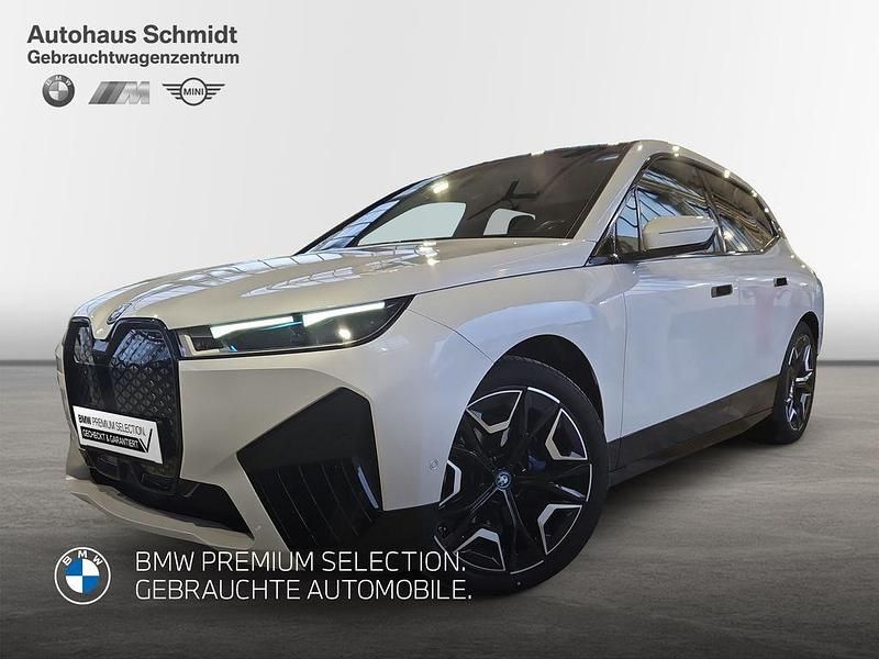 Mineralweiß Gebraucht 2023 BMW iX Sport Line SUV | 48.490 € (Guter Preis) - Bild 1/4