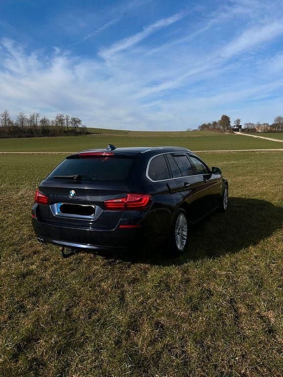 Gebraucht BMW 530 258 PS (189 kW) 2016 Blau Kombi