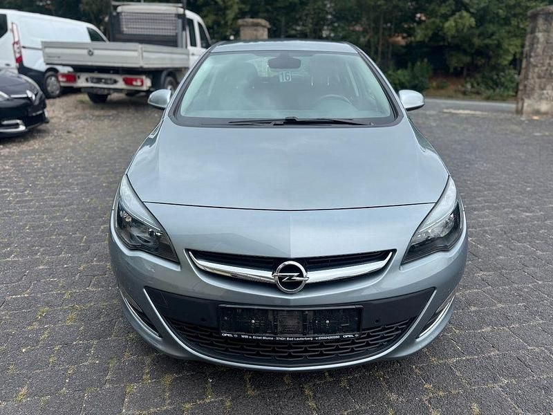 Silber Gebraucht 2013 Opel Astra Active Limousine | 6.999 € (Fairer Preis) - Bild 1/4