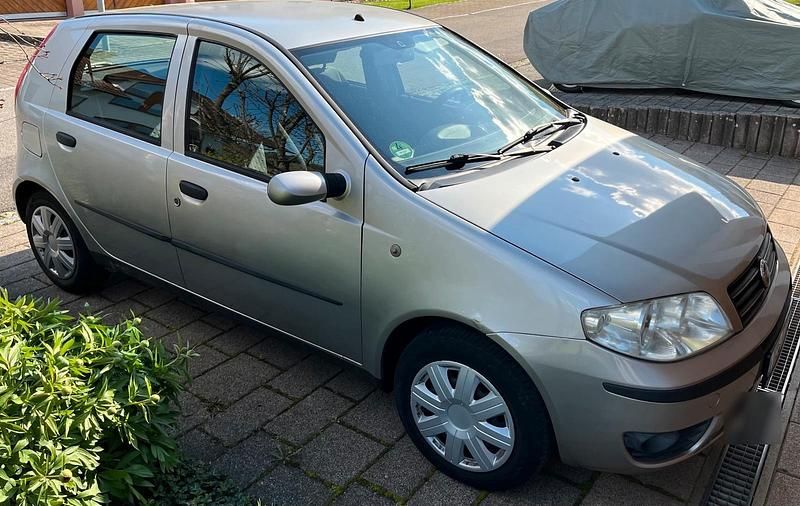 Grau Gebraucht 2005 Fiat Punto Kleinwagen | 700 € (Guter Preis) - Bild 1/3