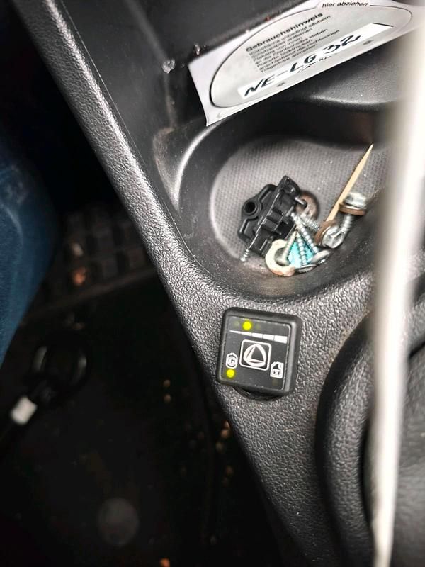 Gebraucht Dacia Sandero 75 PS (55 kW) 2012 Rot Kleinwagen