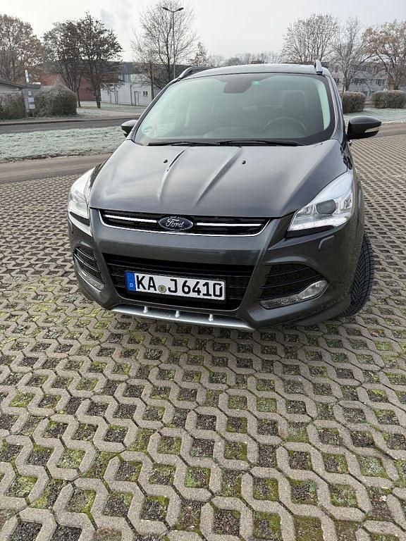 Grau Gebraucht 2016 Ford Kuga Individual SUV | 10.999 € (Superpreis) - Bild 1/4