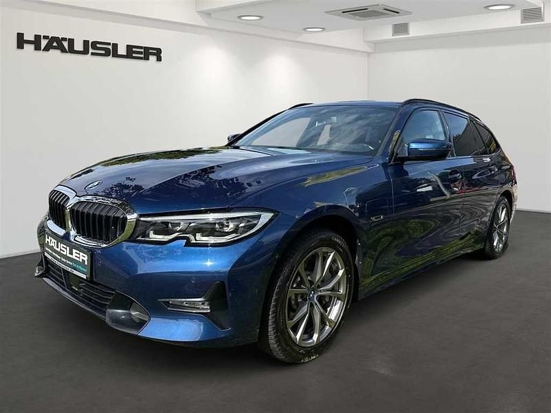 Blau Gebraucht 2022 BMW 330e Sport Line Limousine | 27.890 € (Guter Preis) - Bild 1/4