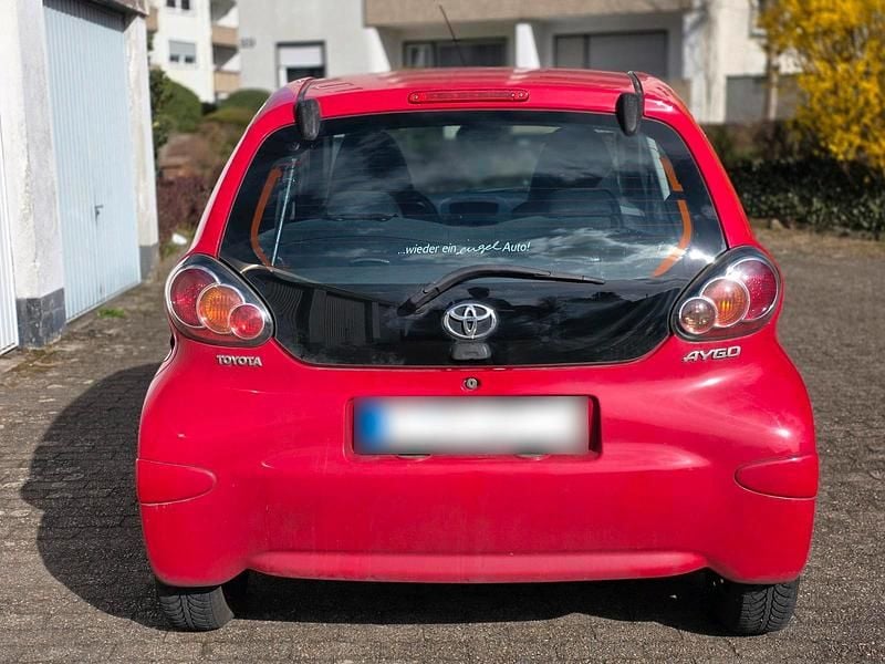 Gebraucht Toyota Aygo 68 PS (50 kW) 2013 Rot Kleinwagen