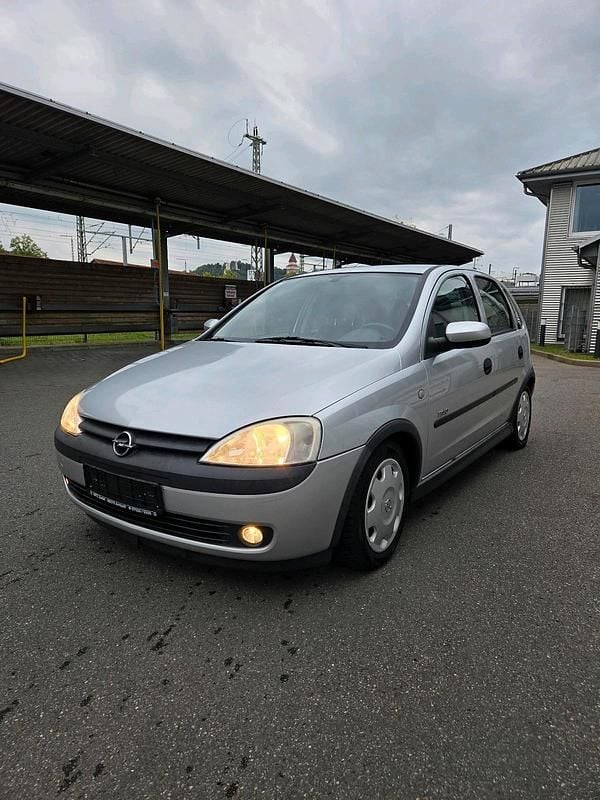 Silber Gebraucht 2001 Opel Corsa Elegance Kleinwagen | 590 € (Guter Preis) - Bild 1/4
