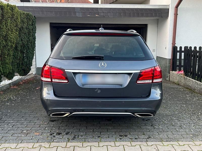 Gebraucht Mercedes E220 AMG line 170 PS (125 kW) 2013 Grau Kombi